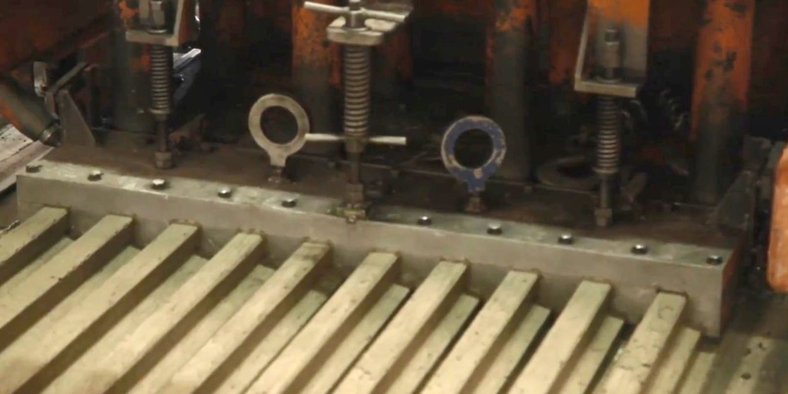 Meio fio de concreto da Cer�mica Kaspary